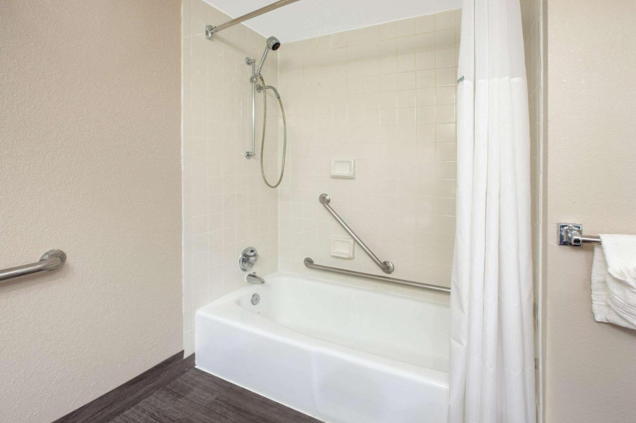Baymont By Wyndham Grand Rapids Near Downtown Ξενοδοχείο Ουαϊόμινγκ Εξωτερικό φωτογραφία